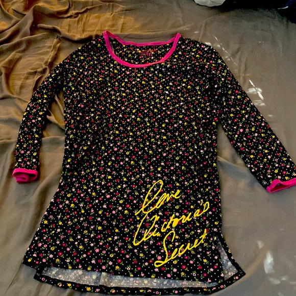 NWOT Victoria’s Secret Sleep Shirt - Love - Picture 1 of 3